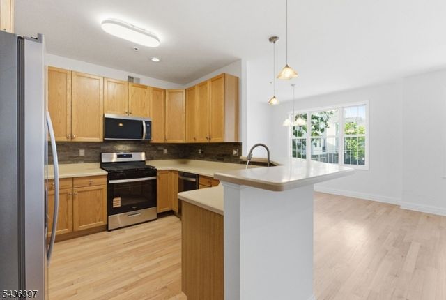 131 Brittany Ct, Clifton City, NJ 07013
