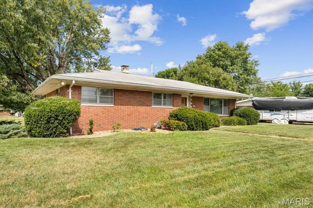 9 Columbus Drive, Belleville, IL 62226