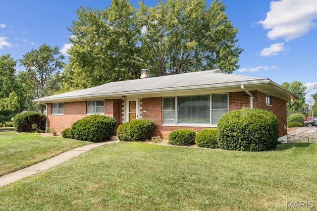 9 Columbus Drive, Belleville, IL 62226
