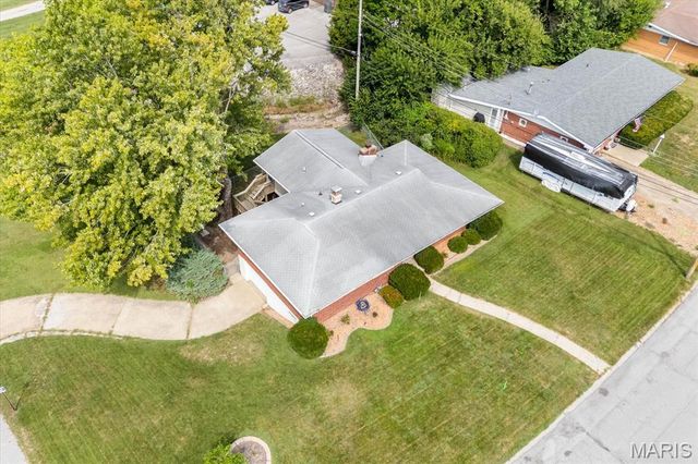 9 Columbus Drive, Belleville, IL 62226