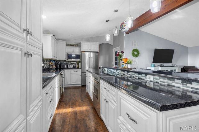 2850 S Highway W, Winfield, MO 63389