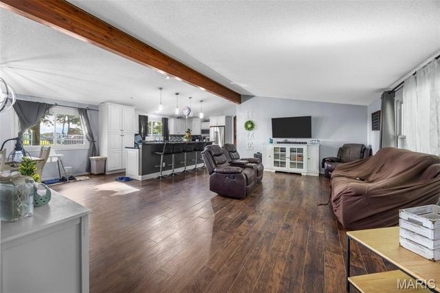 2850 S Highway W, Winfield, MO 63389