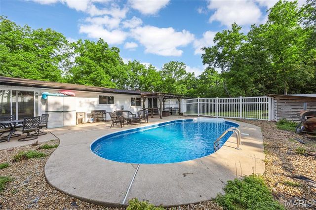 2850 S Highway W, Winfield, MO 63389