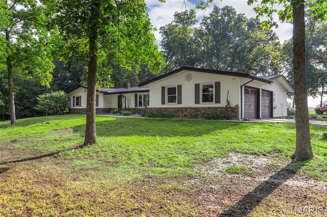 2850 S Highway W, Winfield, MO 63389