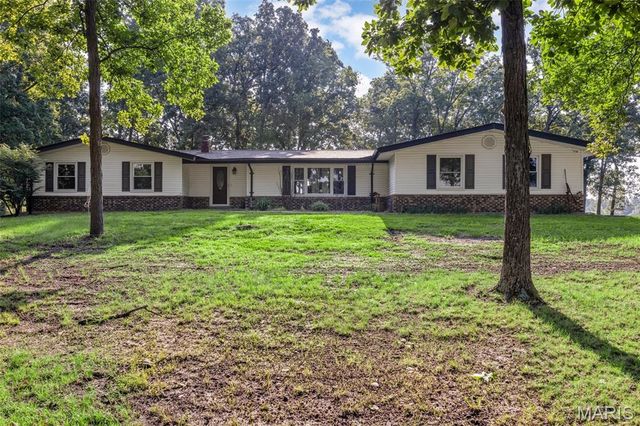 2850 S Highway W, Winfield, MO 63389