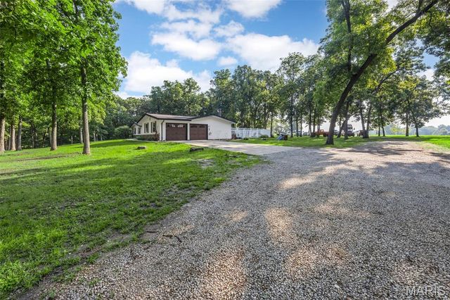 2850 S Highway W, Winfield, MO 63389