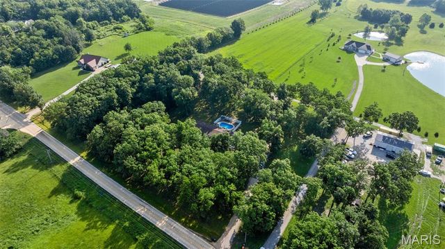 2850 S Highway W, Winfield, MO 63389