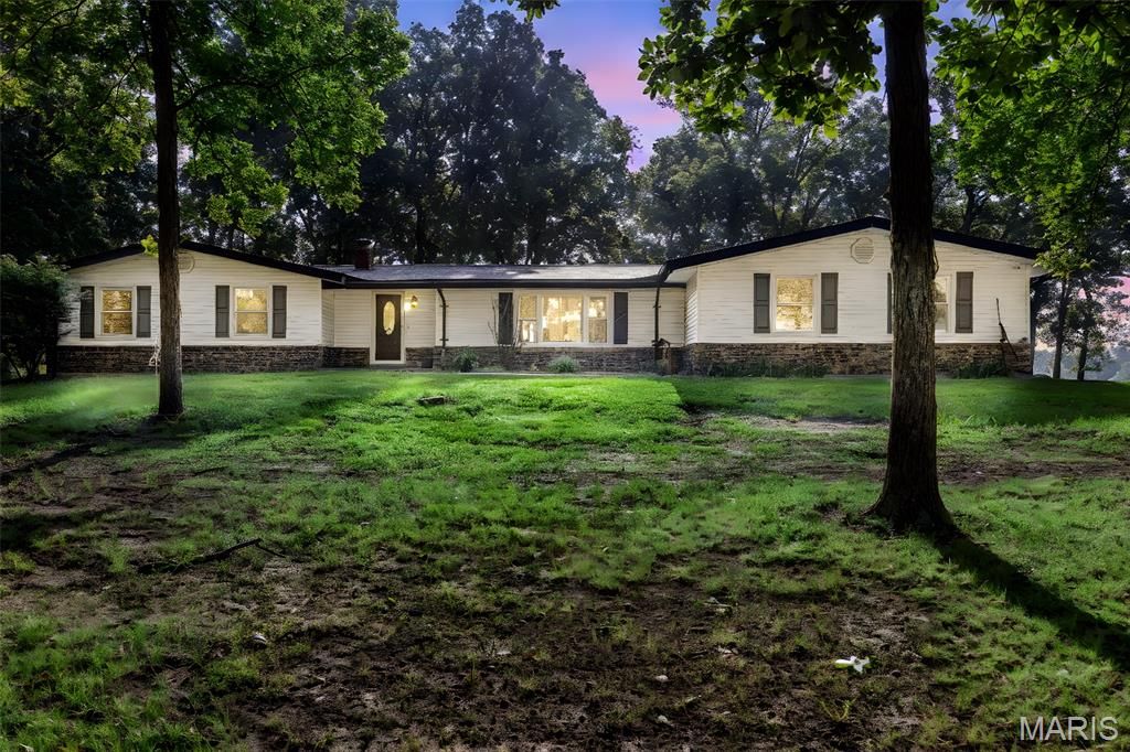 2850 S Highway W, Winfield, MO 63389