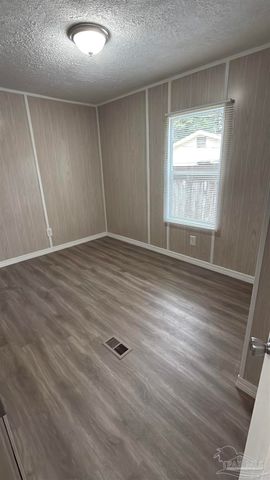 5227 Chestnut Ave, Pace, FL 32571