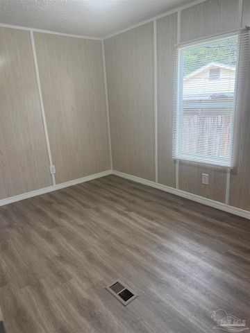 5227 Chestnut Ave, Pace, FL 32571