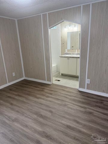 5227 Chestnut Ave, Pace, FL 32571