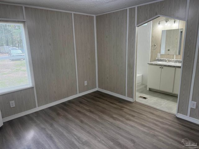 5227 Chestnut Ave, Pace, FL 32571