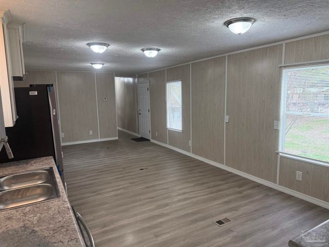 5227 Chestnut Ave, Pace, FL 32571