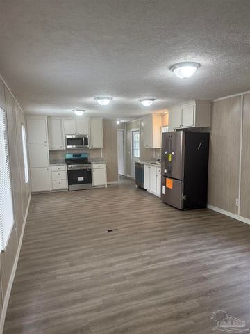 5227 Chestnut Ave, Pace, FL 32571