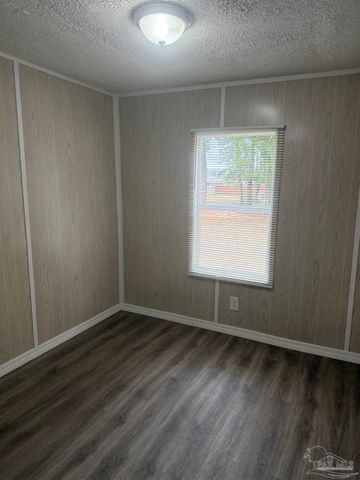 5227 Chestnut Ave, Pace, FL 32571