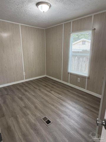 5227 Chestnut Ave, Pace, FL 32571