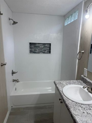 5227 Chestnut Ave, Pace, FL 32571