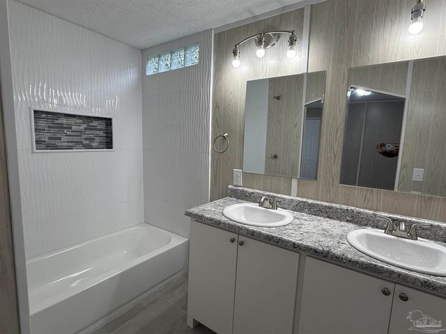 5227 Chestnut Ave, Pace, FL 32571