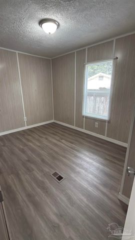 5227 Chestnut Ave, Pace, FL 32571