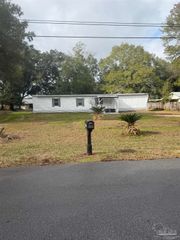 5227 Chestnut Ave, Pace, FL 32571