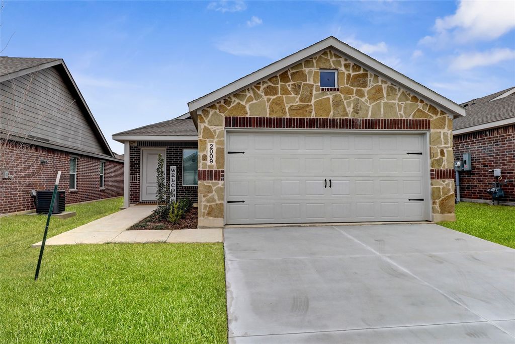 2009 Belgian Drive, Aubrey, TX 76227