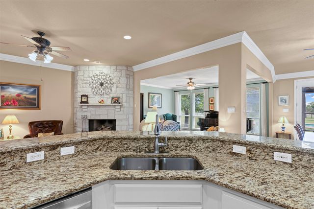 2101 W Emerald Bend Court, Granbury, TX 76049