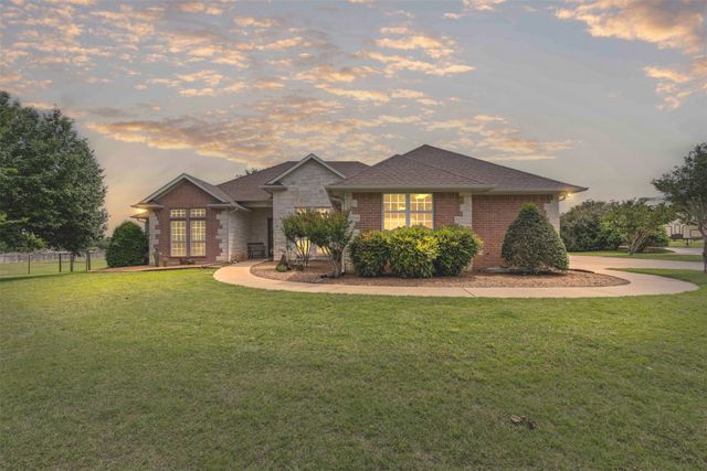 2101 W Emerald Bend Court, Granbury, TX 76049