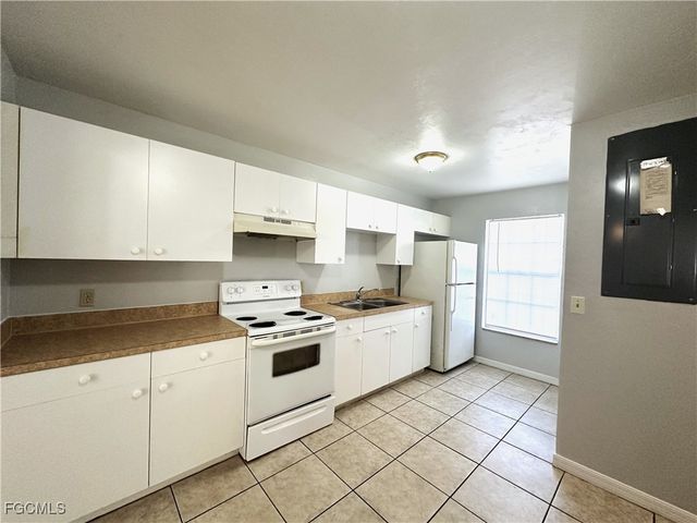 3120 Economy ST B, Fort Myers, FL 33916