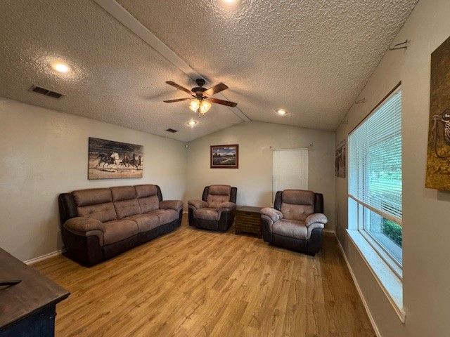 605 E Will White Road, Tool, TX 75143