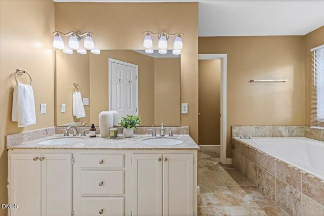 2044 Muirfield Village Way, Raleigh, NC 27604