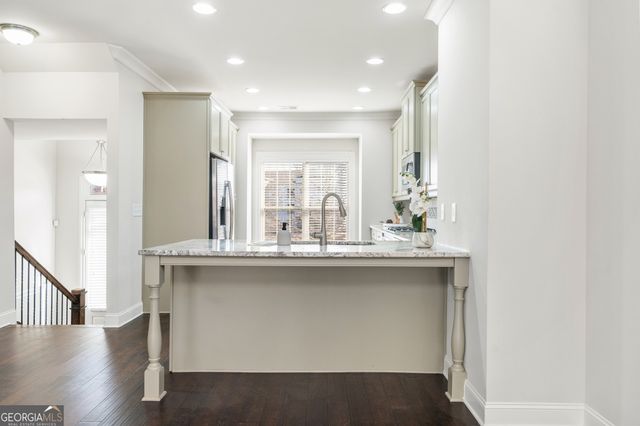 1002 Township Square, Alpharetta, GA 30022