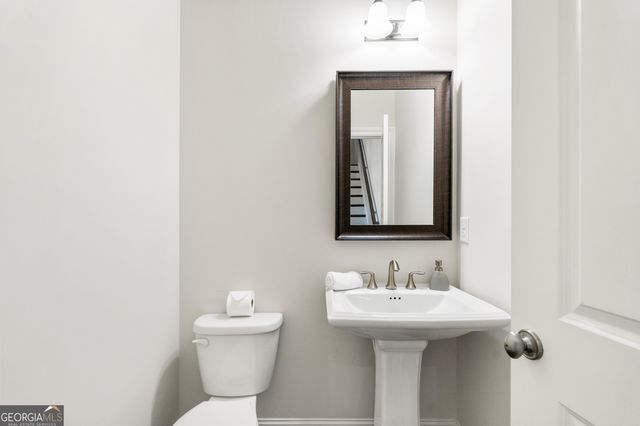 1002 Township Square, Alpharetta, GA 30022