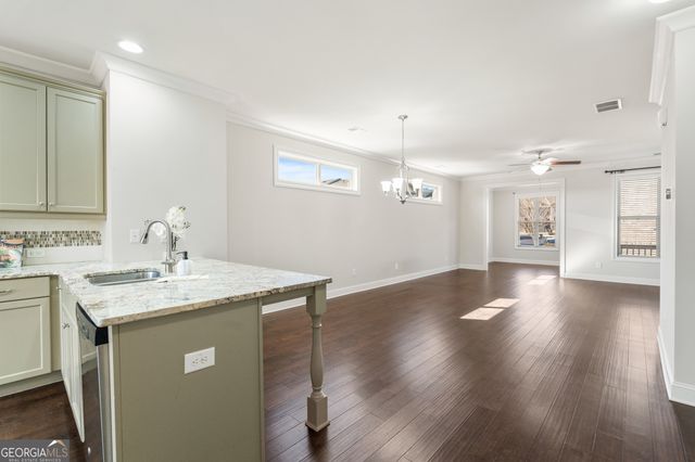 1002 Township Square, Alpharetta, GA 30022