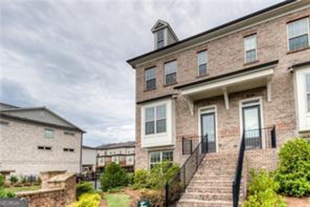 1002 Township Square, Alpharetta, GA 30022
