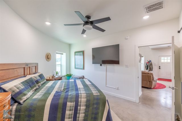 462 County Road 241, Ovalo, TX 79541