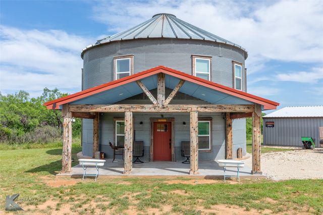 462 County Road 241, Ovalo, TX 79541