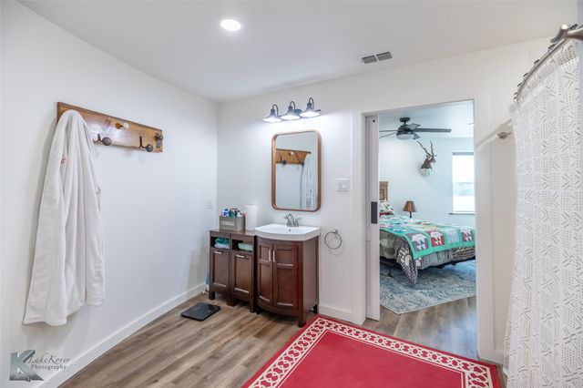 462 County Road 241, Ovalo, TX 79541