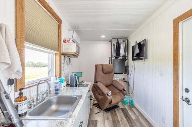 462 County Road 241, Ovalo, TX 79541
