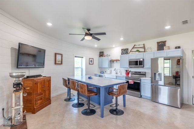 462 County Road 241, Ovalo, TX 79541