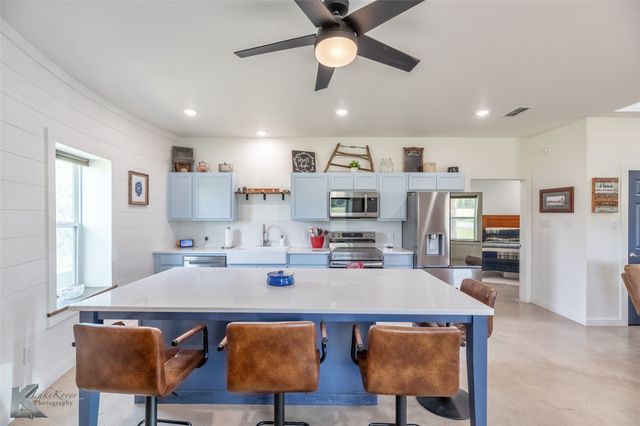 462 County Road 241, Ovalo, TX 79541