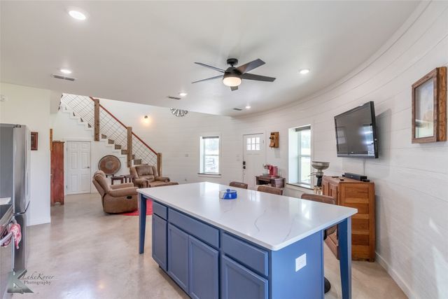 462 County Road 241, Ovalo, TX 79541