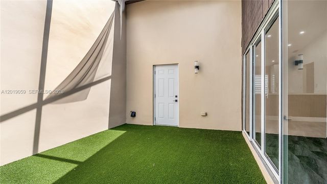 9531 W Heather Ln, Miramar, FL 33025