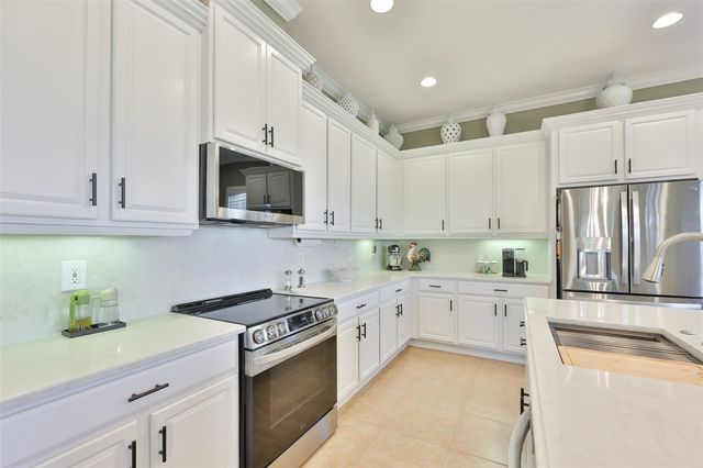 1618 EMERALD DUNES DRIVE, Sun City Center, FL 33573