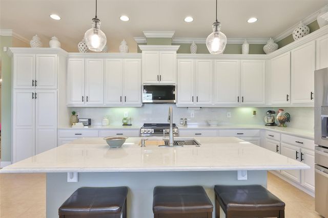 1618 EMERALD DUNES DRIVE, Sun City Center, FL 33573