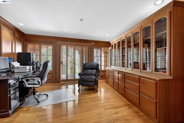 9500 Santos Ranch Rd, Pleasanton, CA 94588