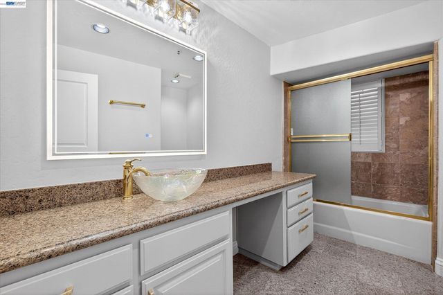 9500 Santos Ranch Rd, Pleasanton, CA 94588