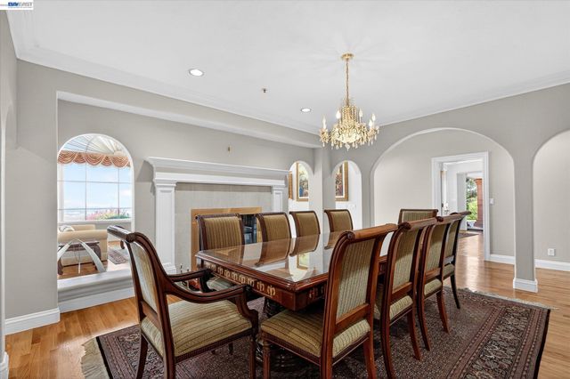 9500 Santos Ranch Rd, Pleasanton, CA 94588