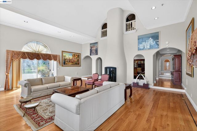 9500 Santos Ranch Rd, Pleasanton, CA 94588