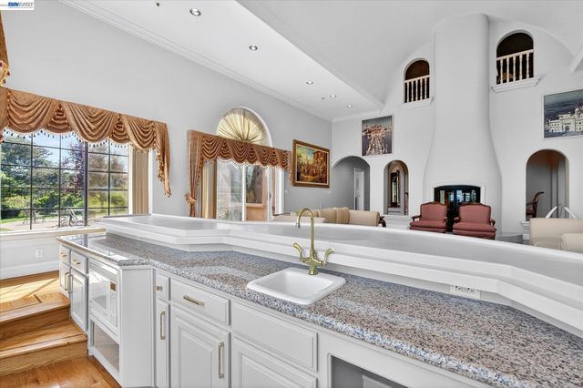 9500 Santos Ranch Rd, Pleasanton, CA 94588
