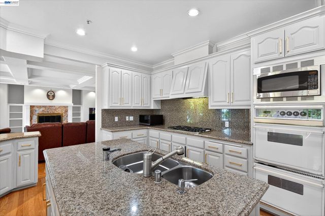 9500 Santos Ranch Rd, Pleasanton, CA 94588